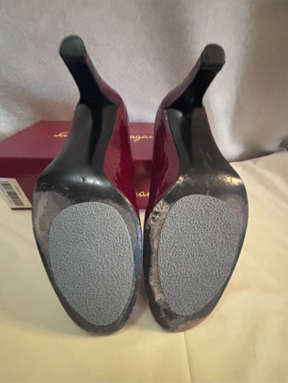 Salvatore Ferragamo GUAM Cherry Patentcalf 8 1/2 B - Picture 5 of 9